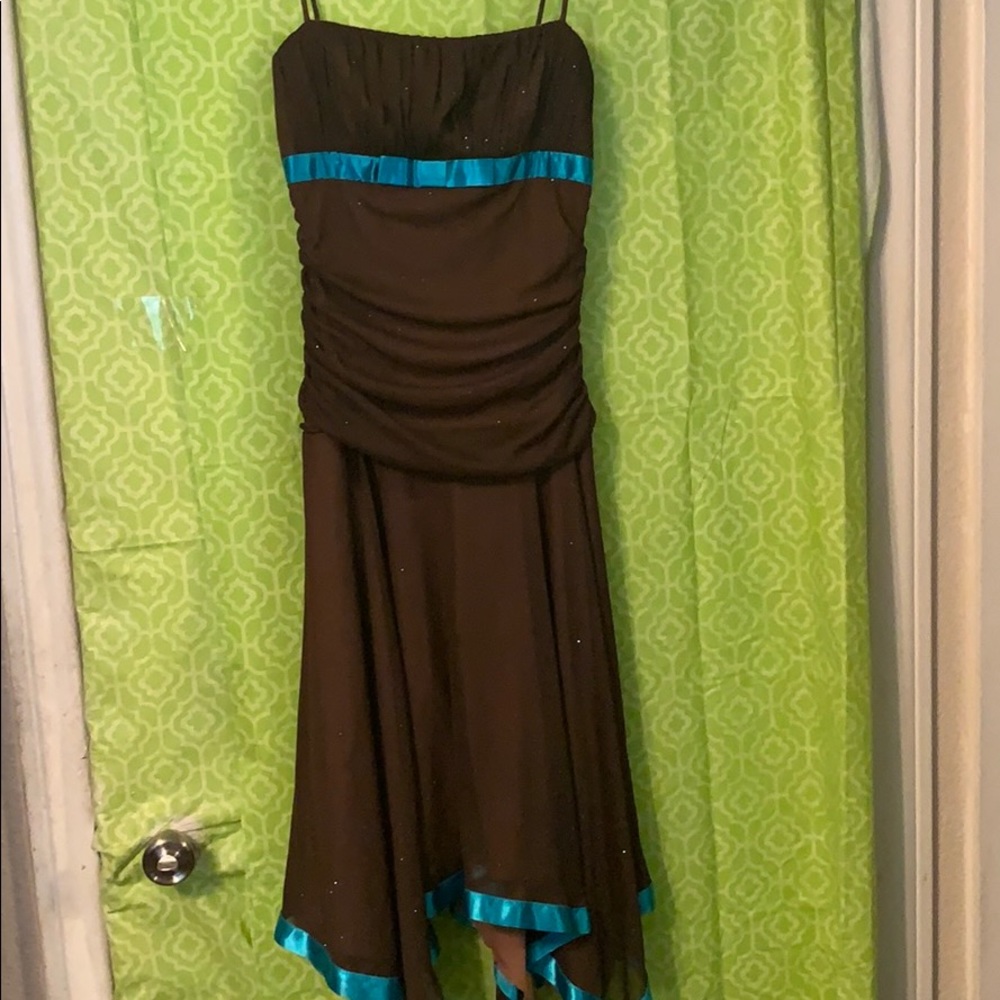 Pretty brown and blue dress.